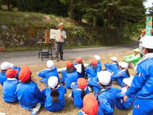 向原小学校　木の切り方①鎌田さん