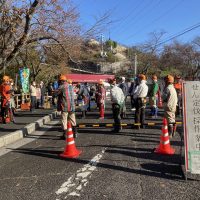 11月例会「黄金山」~山頂付近景観支障木剪定伐採~ IMG_2299朝のミーティング