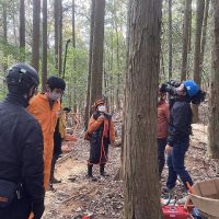 s-IMG_2536森づくり啓発シリーズ　服装準備アンガールズ山根�さん